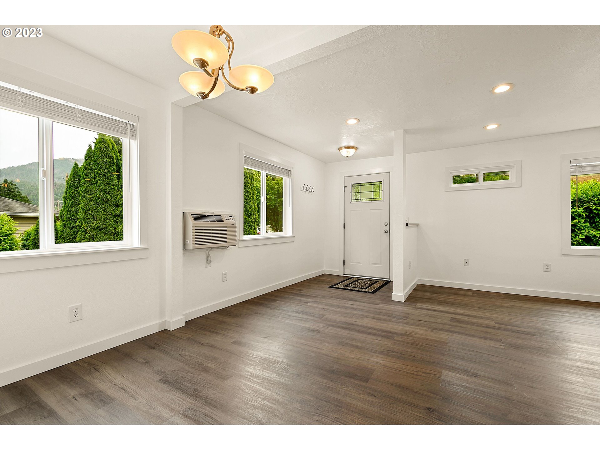 1035 Forest Lane Cascade Locks, OR 97014 - Photo 14 of 33 Gallery Image 14
