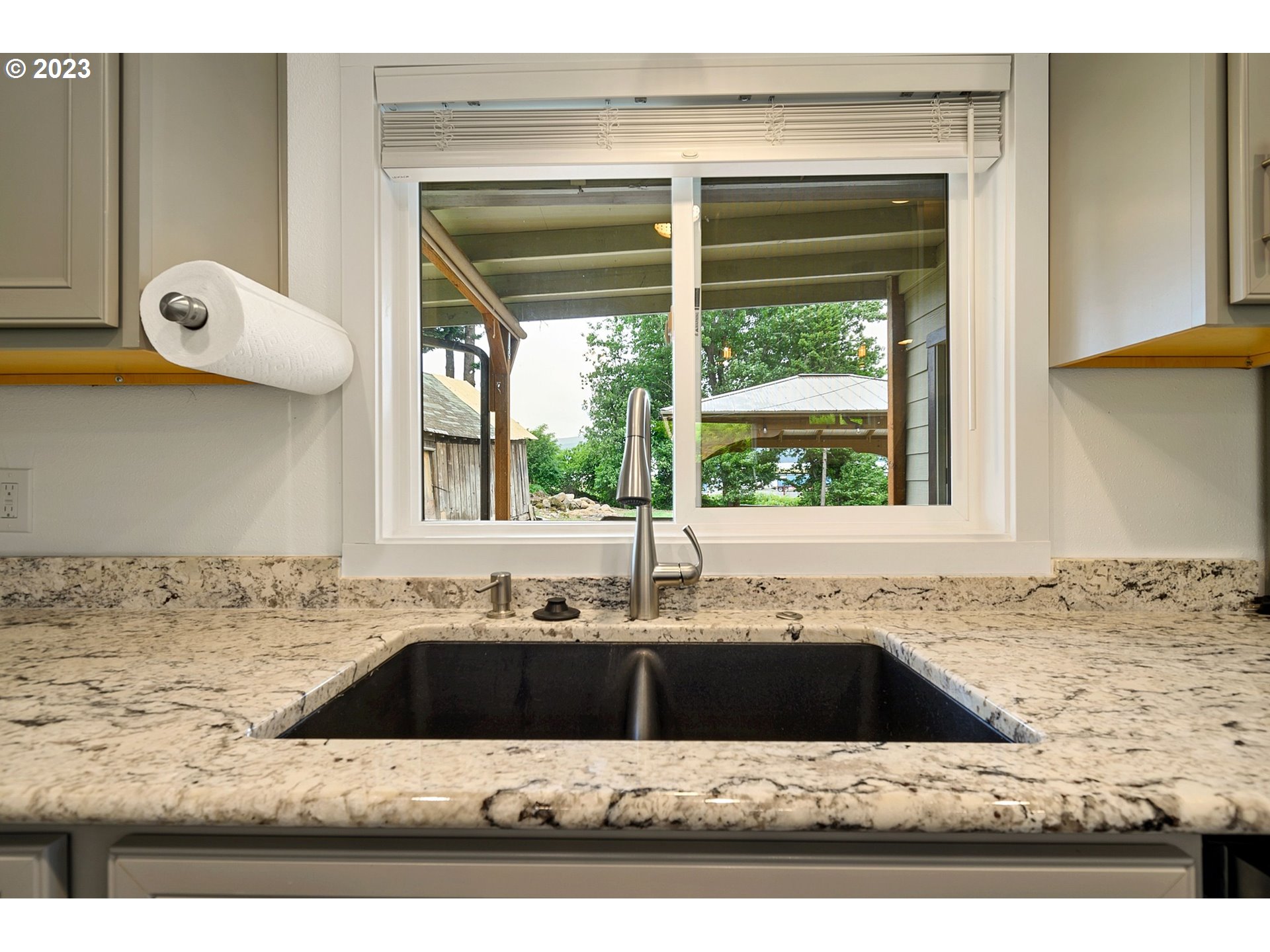 1035 Forest Lane Cascade Locks, OR 97014 - Photo 4 of 33 Gallery Image 4