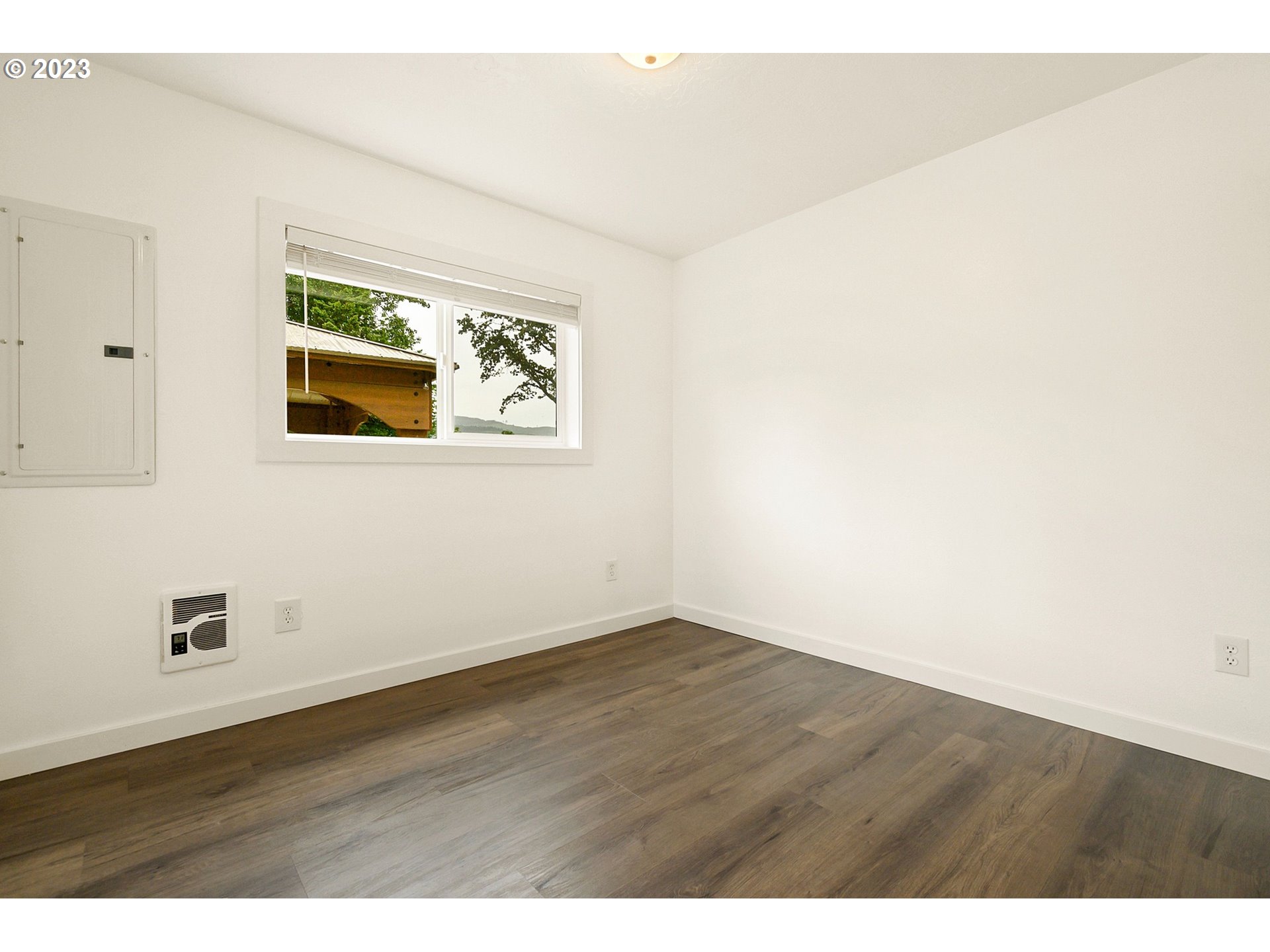 1035 Forest Lane Cascade Locks, OR 97014 - Photo 6 of 33 Gallery Image 6