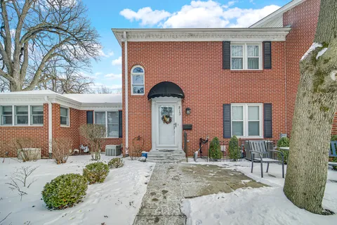 $426,000 | 813 Evernia Court, Geneva, IL 60134