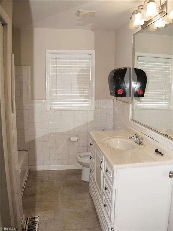 1407 West Meadowview Road Greensboro, NC 27403 - Photo 13 of 17