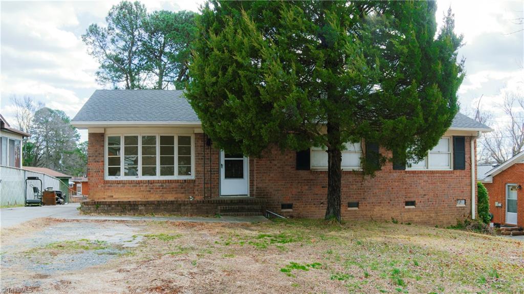 1407 West Meadowview Road Greensboro, NC 27403 - Photo 2 of 17