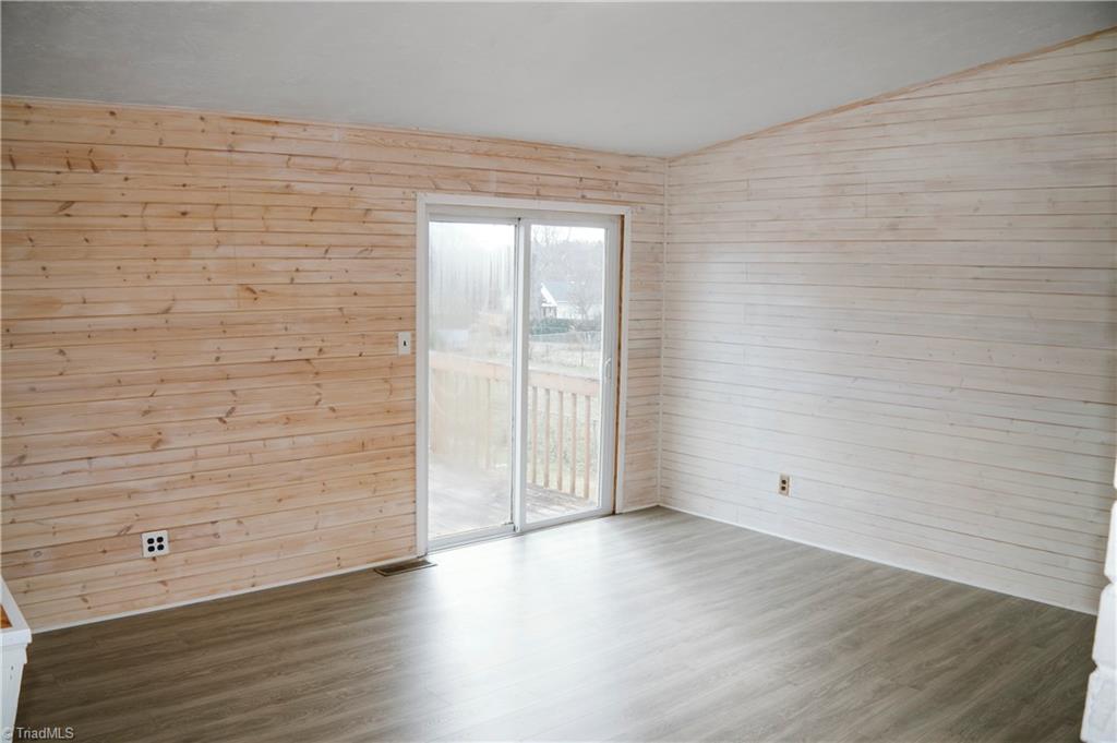 1407 West Meadowview Road Greensboro, NC 27403 - Photo 10 of 17