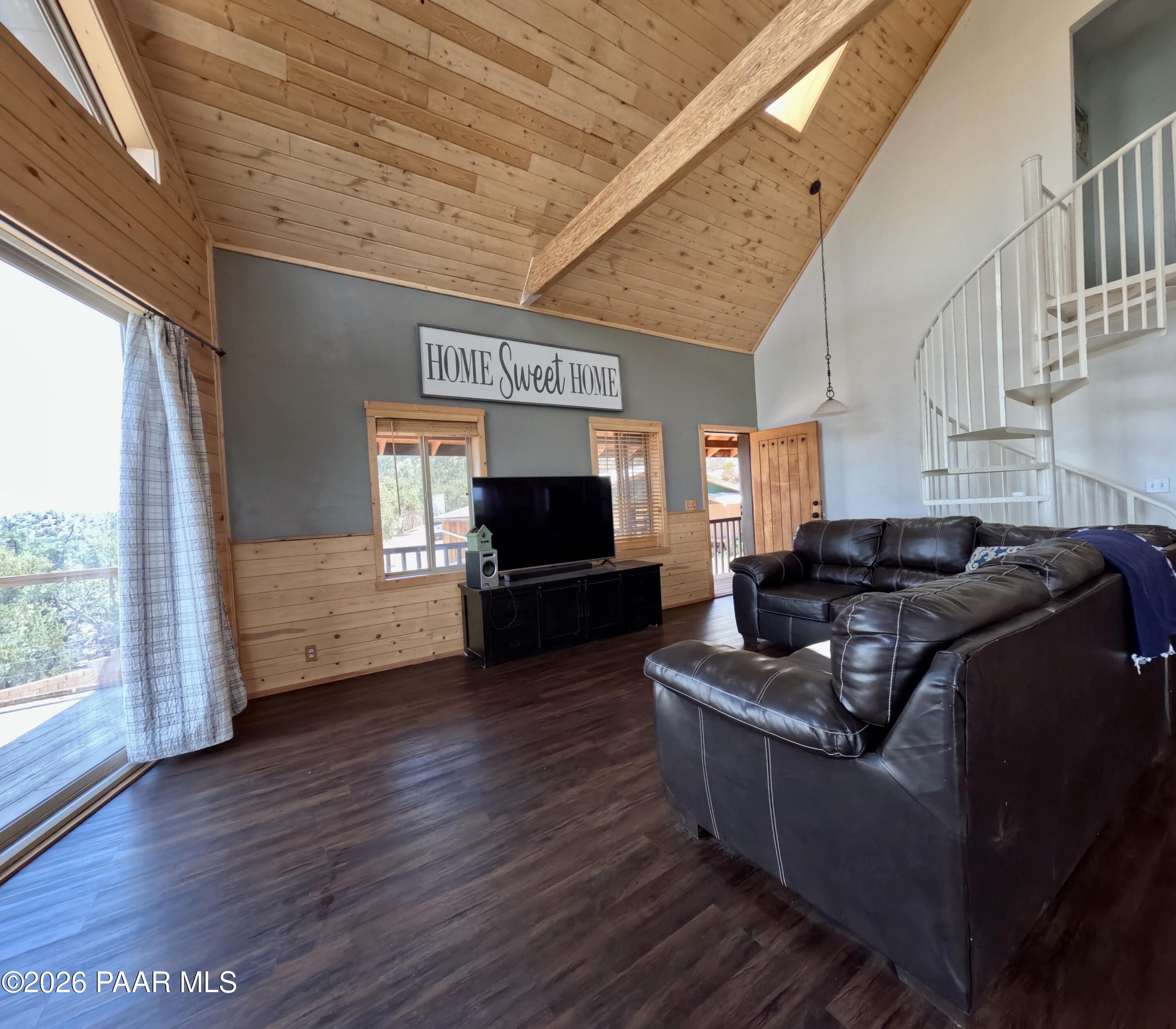 33867 West Whiskey River Road Seligman, AZ 86337 - Photo 7 of 50 Living Area