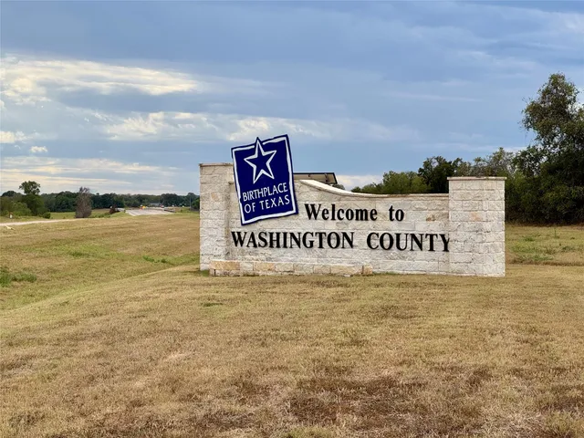 $439,800 | 501 Oak Crst Lane, Brenham, TX 77833