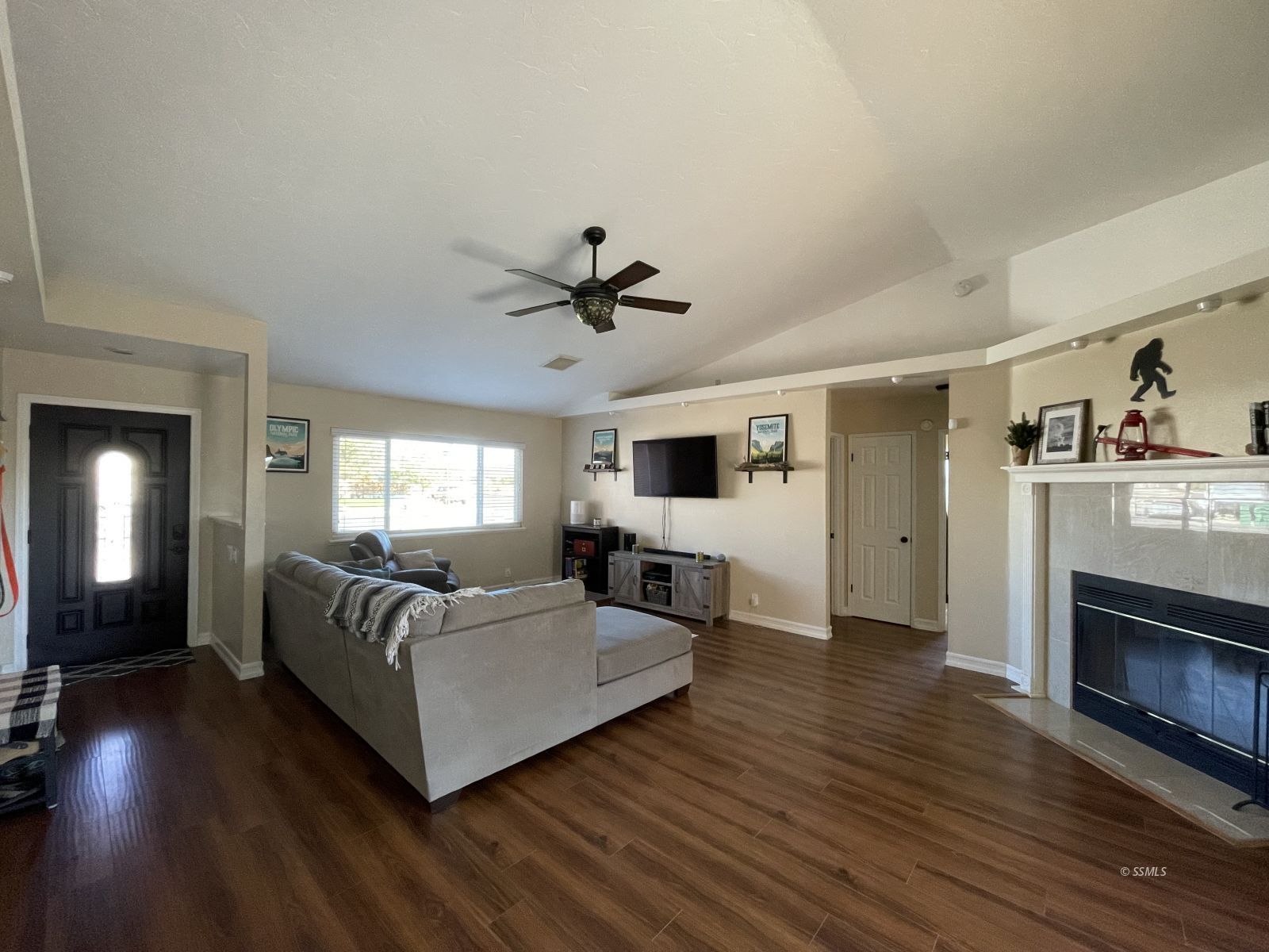 437 Renee Court Ridgecrest, CA 93555 - Photo 5 of 34
