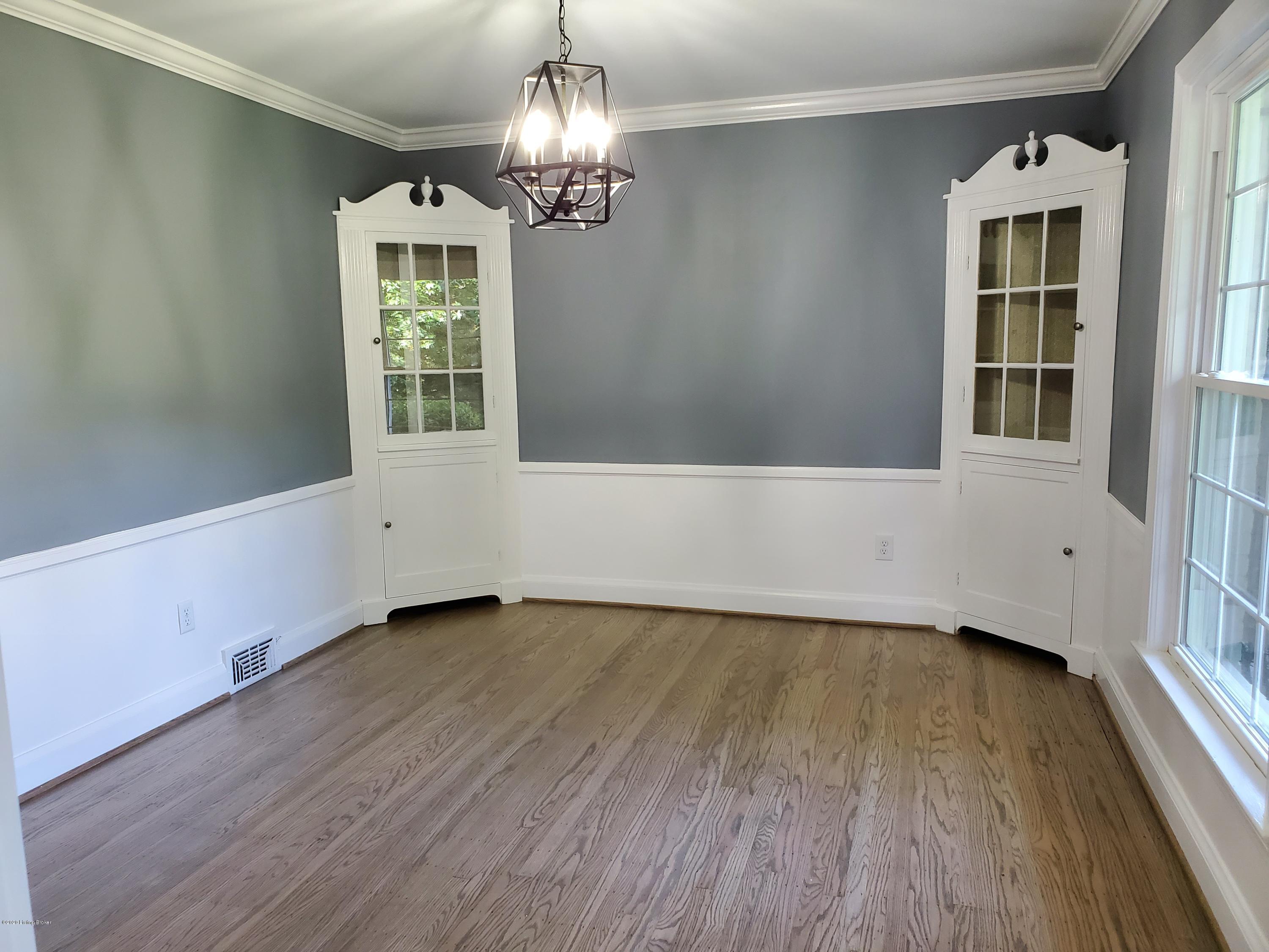 302 Old Farm Road Louisville, KY 40207 - Photo 17 of 33 dining room