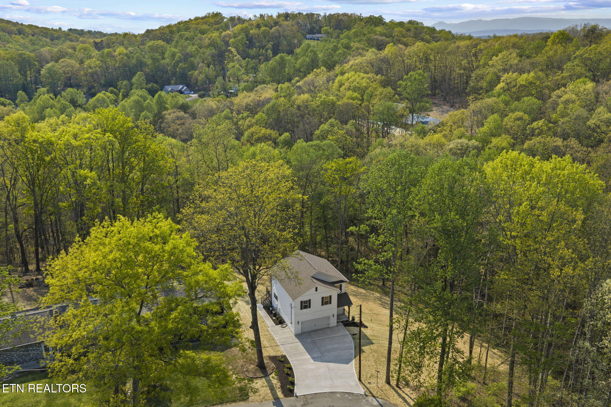 159 Edgewood Heights Lane Powell, TN 37849 - Photo 8 of 43 23-web-or-mls-159 Edgewood Heights-201