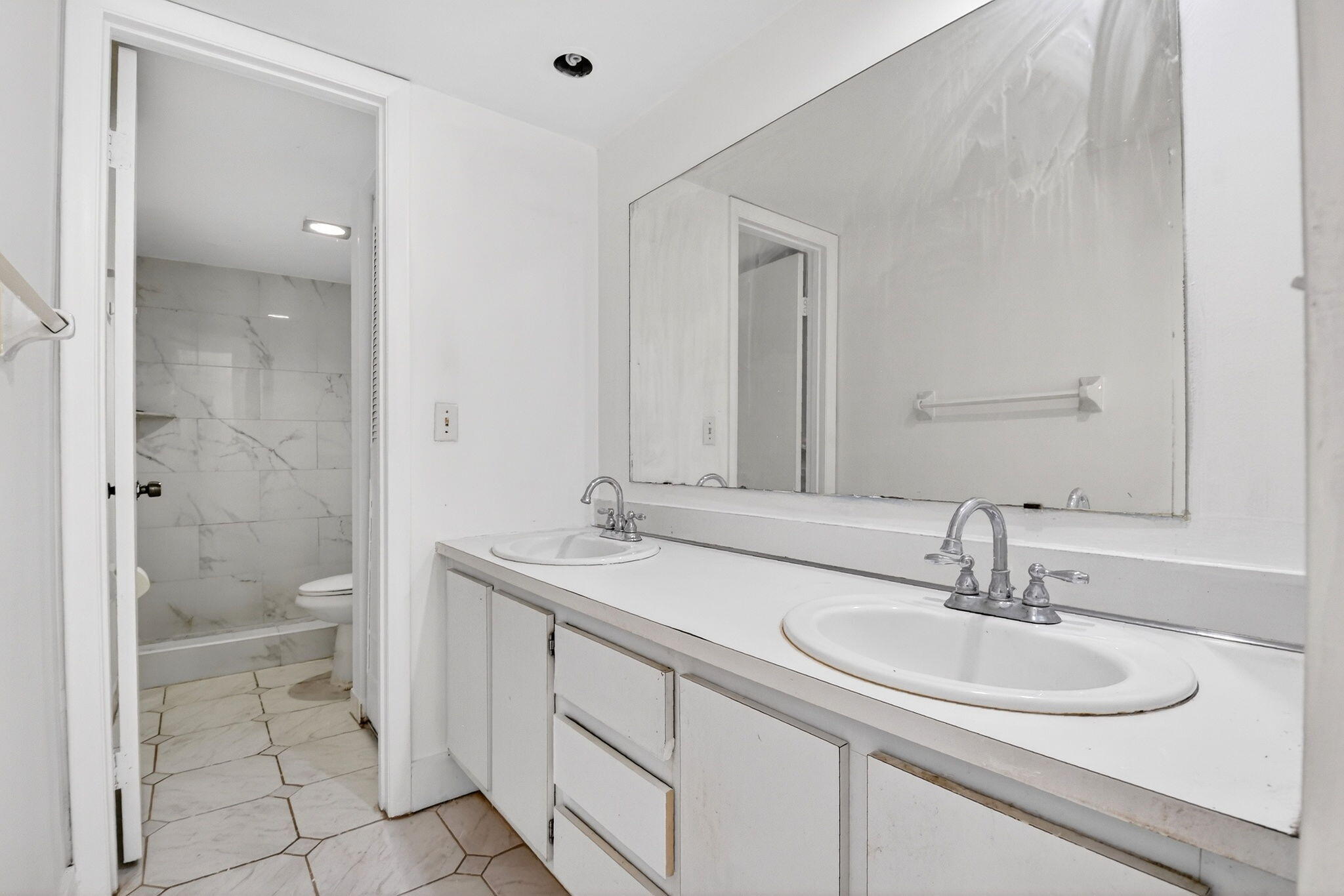 136 Woodland Road Palm Springs, FL 33461 - Photo 31 of 42 a bathroom with a sink and a mirror with bathtub