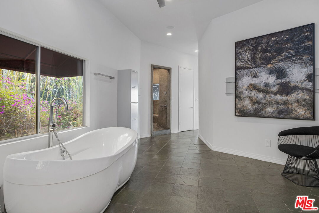 5675 Tryon Road Los Angeles, CA 90068 - Photo 15 of 24