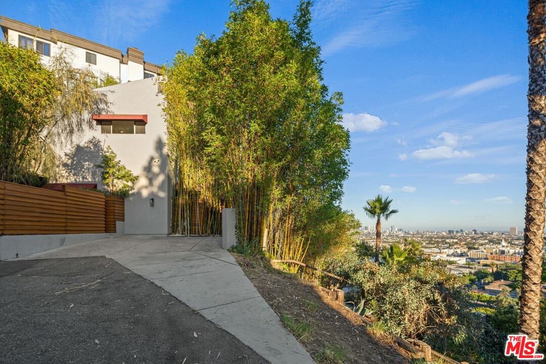 5675 Tryon Road Los Angeles, CA 90068 - Photo 20 of 24