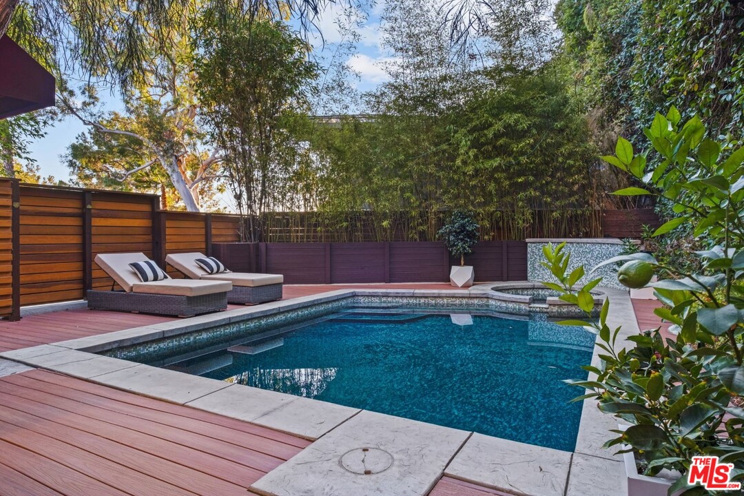 5675 Tryon Road Los Angeles, CA 90068 - Photo 7 of 24