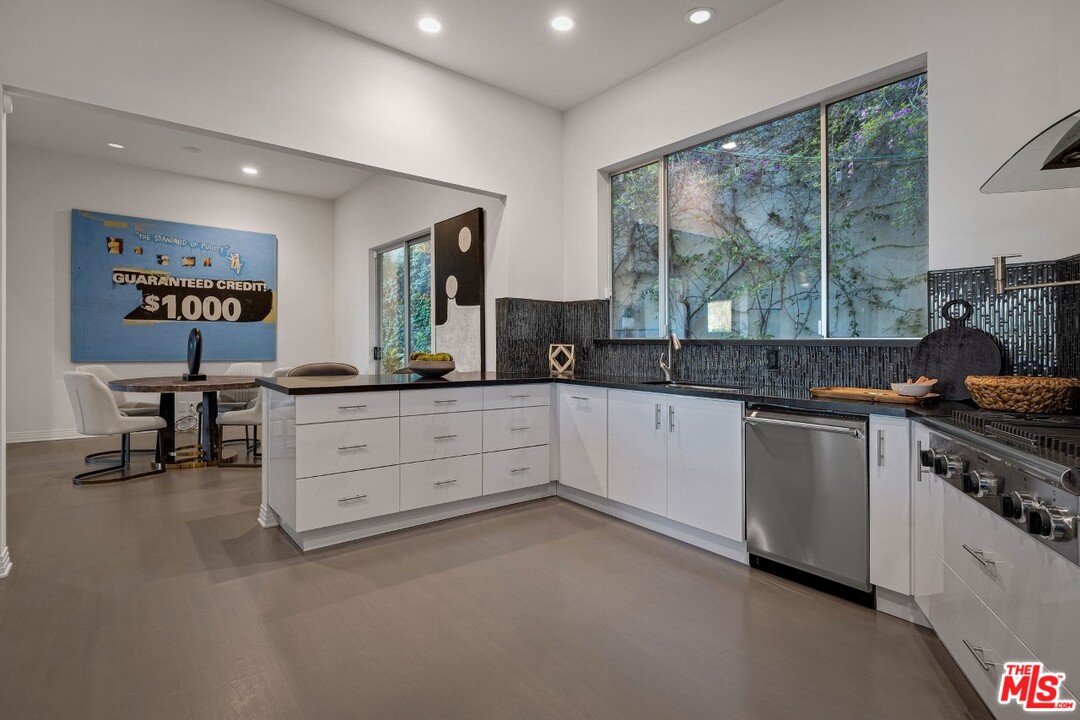 5675 Tryon Road Los Angeles, CA 90068 - Photo 10 of 24