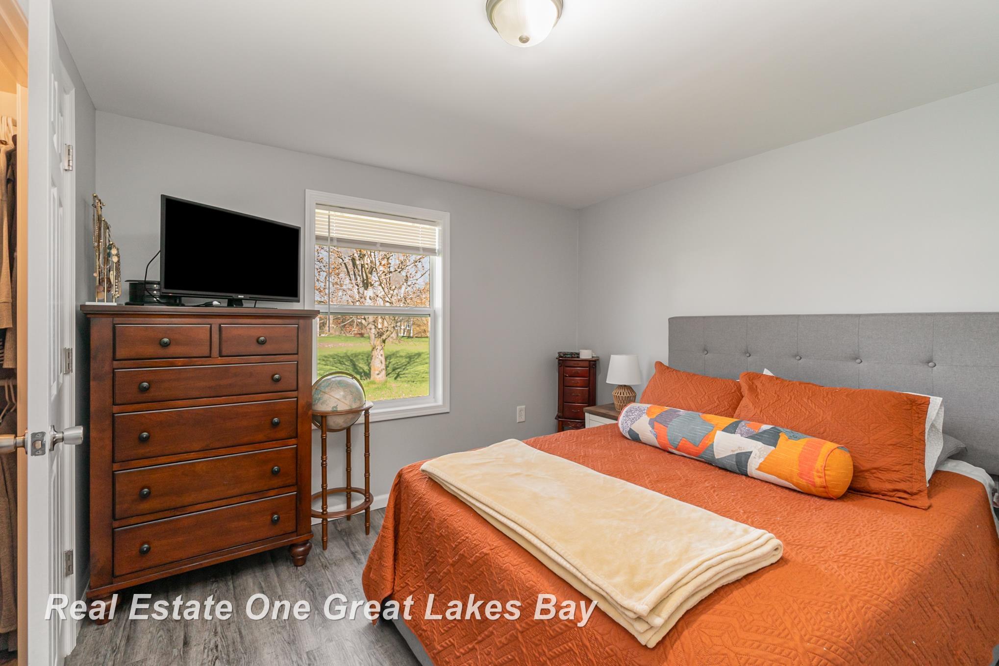 2233 East Stewart Road Midland, MI 48640 - Photo 14 of 22 50139548-327ed625-f576-4411-bff8-23d77529332b.JPG