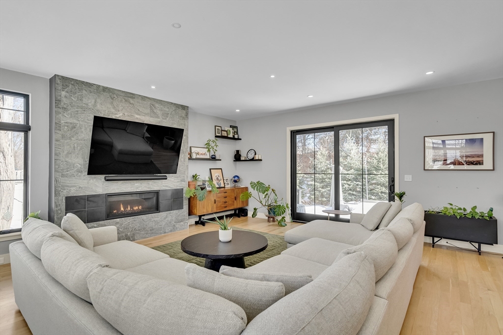 32 Lantern Lane Wellesley, MA 02481 - Photo 4 of 41