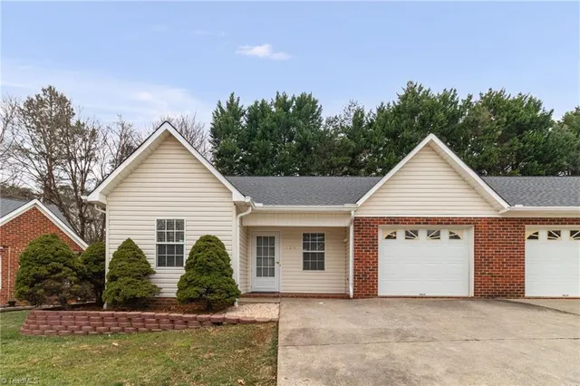 $219,900 | 124 Bethania Oaks Circle, Pfafftown, NC 27040