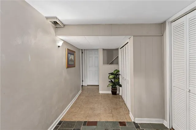 a view of entryway with livingroom