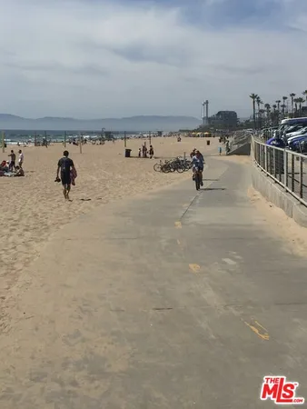 $2,500 | 472 Rosecrans Avenue, Unit 2, Manhattan Beach, CA 90266