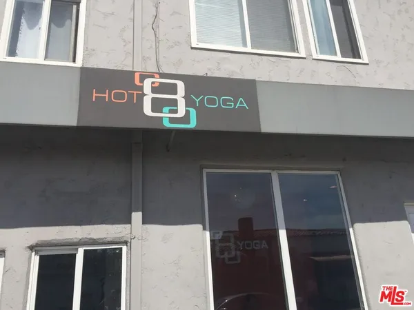 $2,500 | 472 Rosecrans Avenue, Unit 2, Manhattan Beach, CA 90266