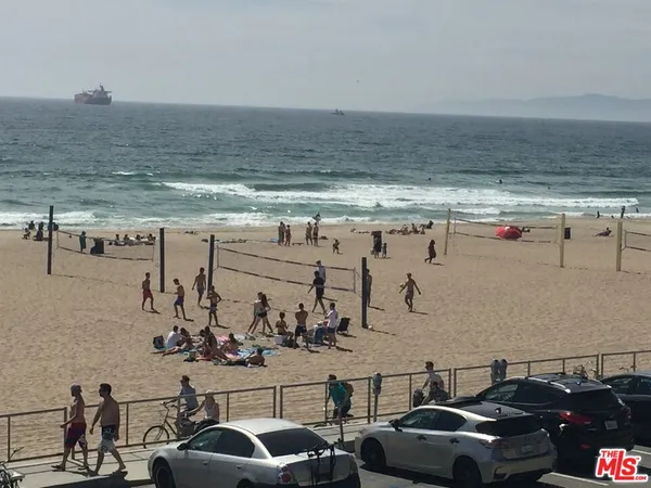 $2,500 | 472 Rosecrans Avenue, Unit 2, Manhattan Beach, CA 90266