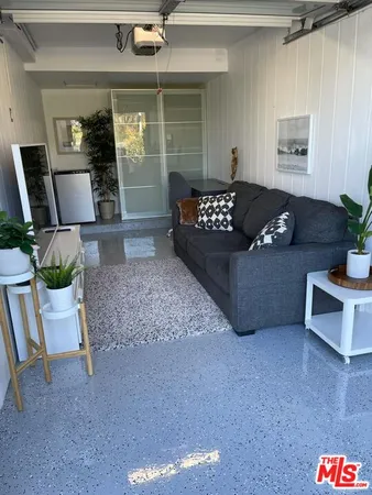 $2,500 | 472 Rosecrans Avenue, Unit 2, Manhattan Beach, CA 90266