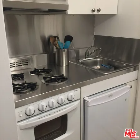 $2,500 | 472 Rosecrans Avenue, Unit 2, Manhattan Beach, CA 90266