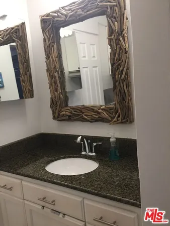 $2,500 | 472 Rosecrans Avenue, Unit 2, Manhattan Beach, CA 90266