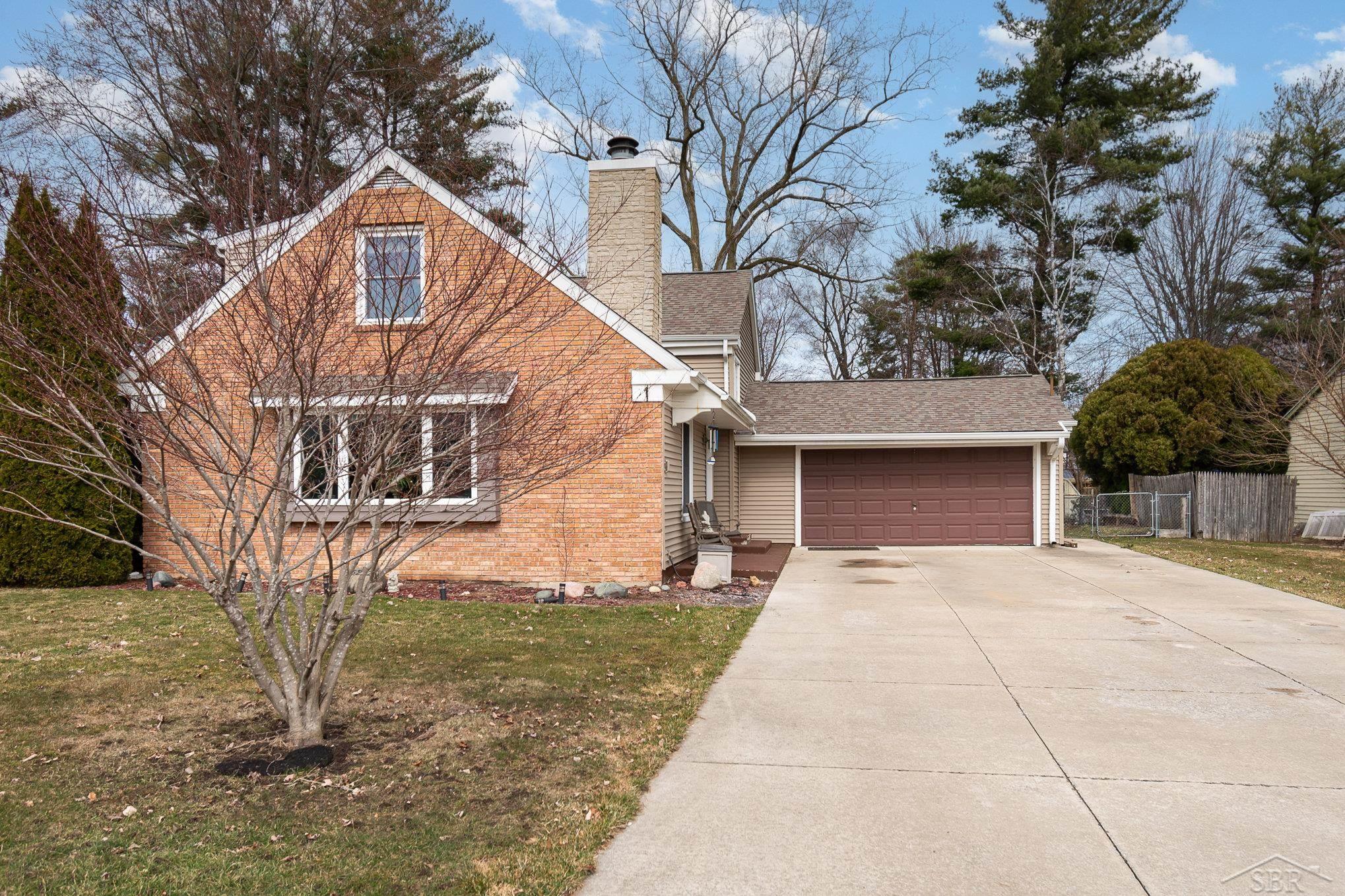 5282 Shattuck Road Saginaw, MI 48603 - Photo 3 of 26 50135314-b2ffe284-8931-4d65-bbed-ac109ca2aff5.JPG