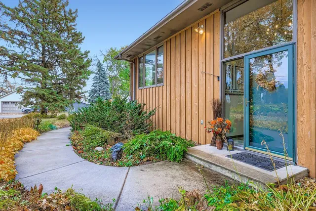 $495,000 | 3333 Lake Johanna Boulevard, Arden Hills, MN 55112