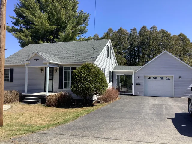 $184,900 | 15 Blaine Street, Fort Fairfield, ME 04742