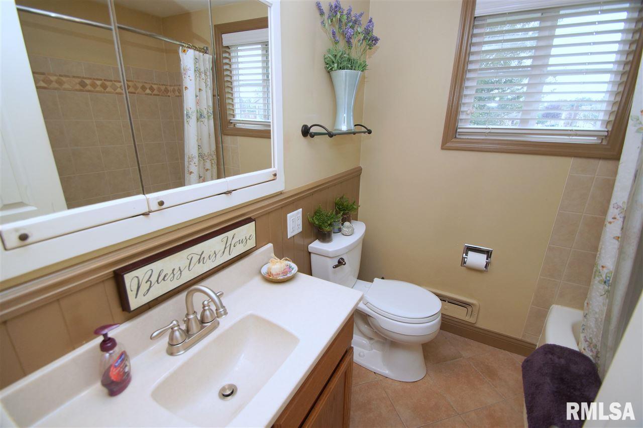 1244 Lincoln Road Bettendorf, IA 52722 - Photo 9 of 18 Gallery Image 9