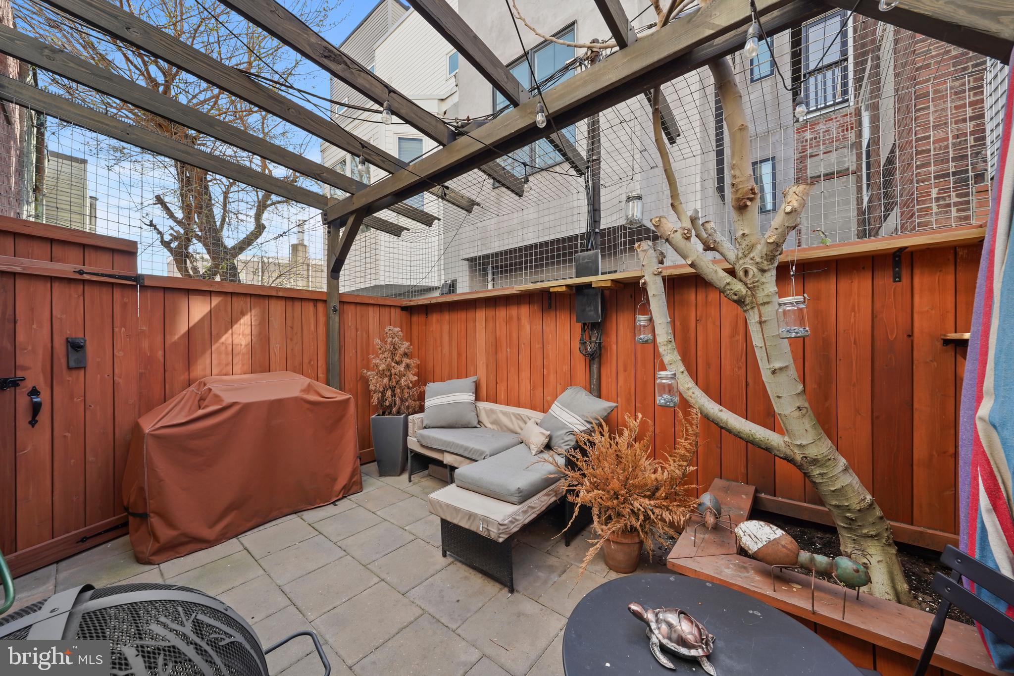 1318 South Alder Street Philadelphia, PA 19147 - Photo 31 of 39 a outdoor living space with furniture