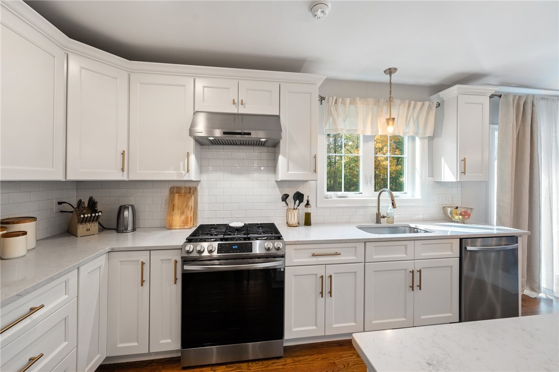 142 Swan Road Smithfield, RI 02917 - Photo 10 of 44