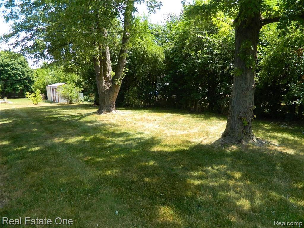 1076 Torpey Road Troy, MI 48083 - Photo 20 of 21 BACKYARD VIEW