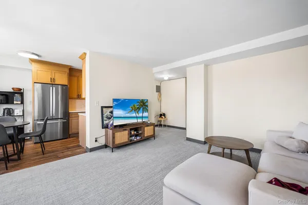 $575,000 | 33-65 14th Street, Unit 8C | Astoria