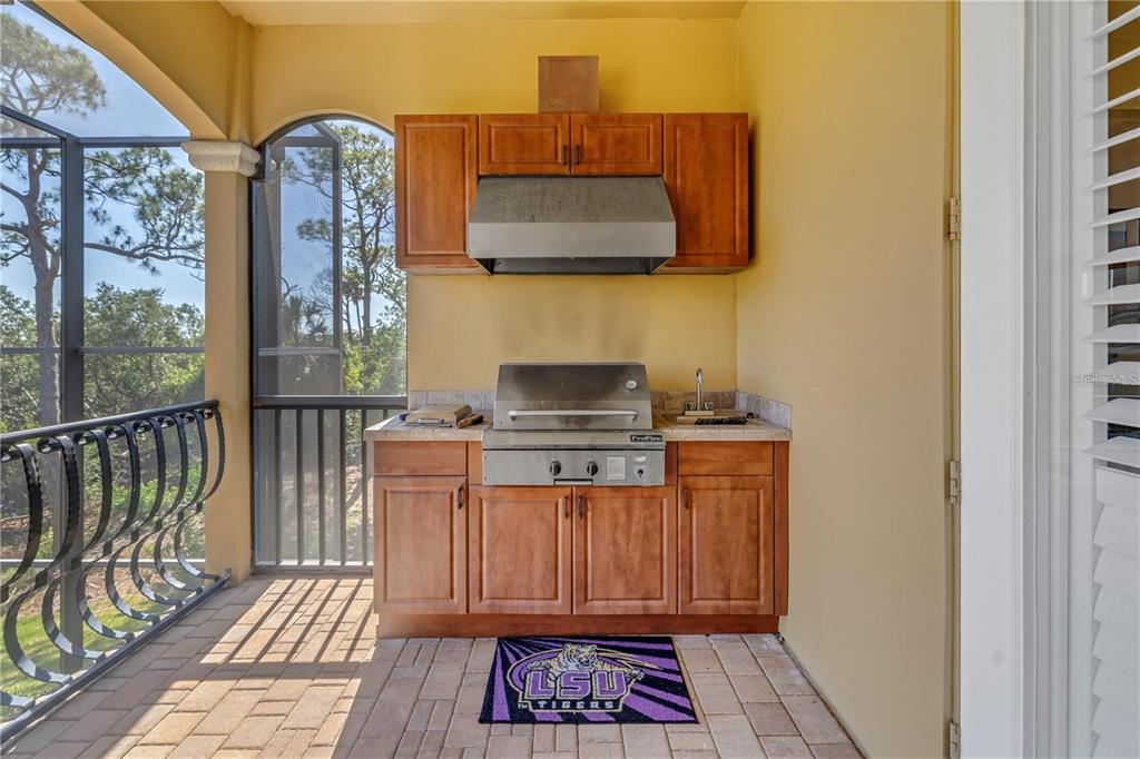 2101 North Pointe Alexis Drive, Unit 1 Tarpon Springs, FL 34689 - Photo 39 of 63 a kitchen with a stove and a wooden floor