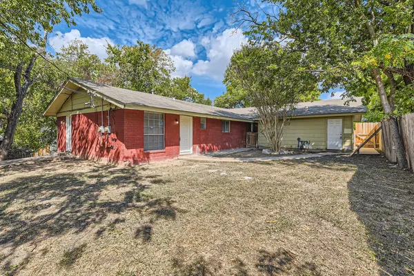 $1,325 | 2516 Glen Springs Way, Unit B, Austin, TX 78741