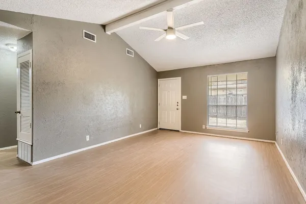 $1,325 | 2516 Glen Springs Way, Unit B, Austin, TX 78741