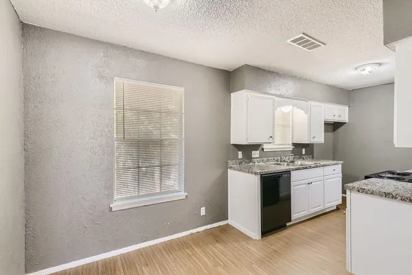 $1,325 | 2516 Glen Springs Way, Unit B, Austin, TX 78741