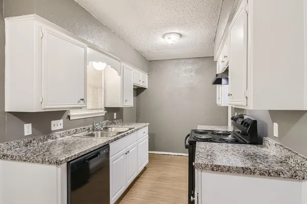 $1,325 | 2516 Glen Springs Way, Unit B, Austin, TX 78741