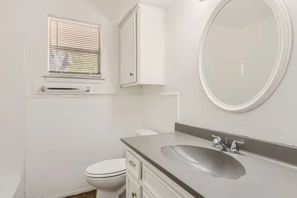 $1,325 | 2516 Glen Springs Way, Unit B, Austin, TX 78741