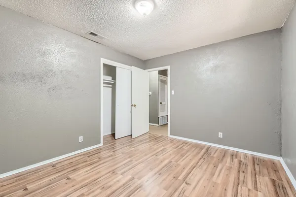 $1,325 | 2516 Glen Springs Way, Unit B, Austin, TX 78741