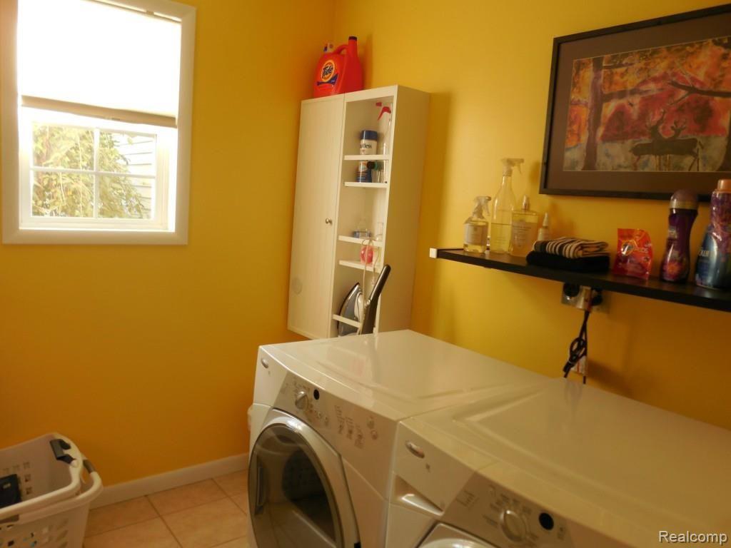 9939 North Eston Road Clarkston, MI 48348 - Photo 19 of 27 1st floor laundry.jpg