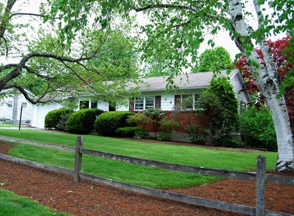 164 Rolling Acres Road Lunenburg, MA 01462 - Photo 2 of 27 Gallery Image 2