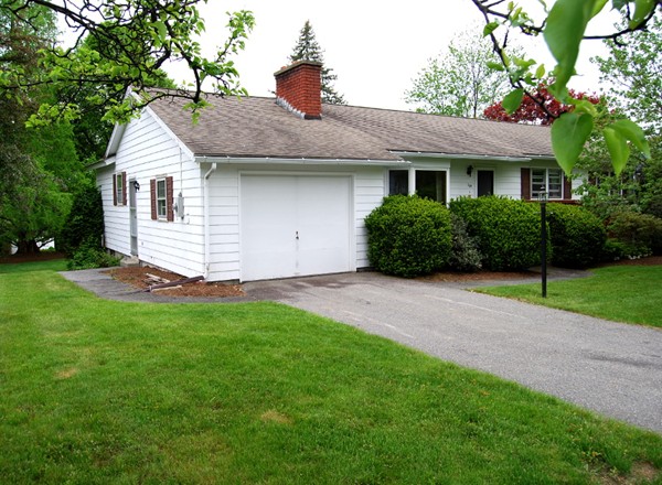 164 Rolling Acres Road Lunenburg, MA 01462 - Photo 3 of 27 Gallery Image 3