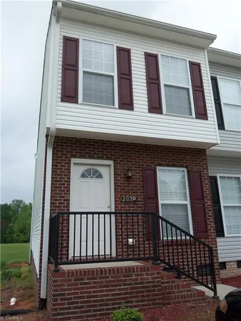 $1,000 | 205 Nelson Street, Unit D, Pilot Mountain, NC 27041