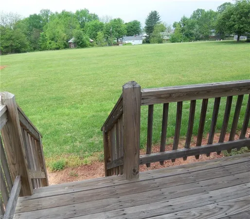 $1,000 | 205 Nelson Street, Unit D, Pilot Mountain, NC 27041