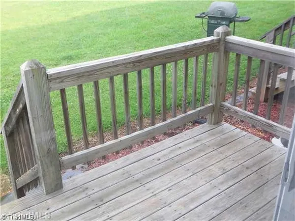 $1,000 | 205 Nelson Street, Unit D, Pilot Mountain, NC 27041