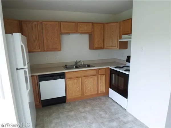 $1,000 | 205 Nelson Street, Unit D, Pilot Mountain, NC 27041