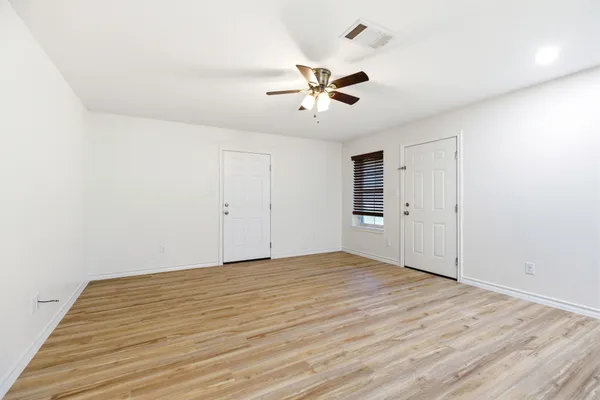 $1,500 | 823 North Commerce Street, Unit A, Lockhart, TX 78644